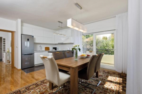 Luxury beach apartment with free parking